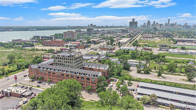 6533 E Jefferson 427, Detroit, MI 48207