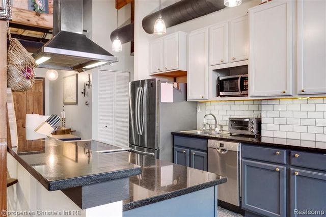 6533 E Jefferson 427, Detroit, MI 48207