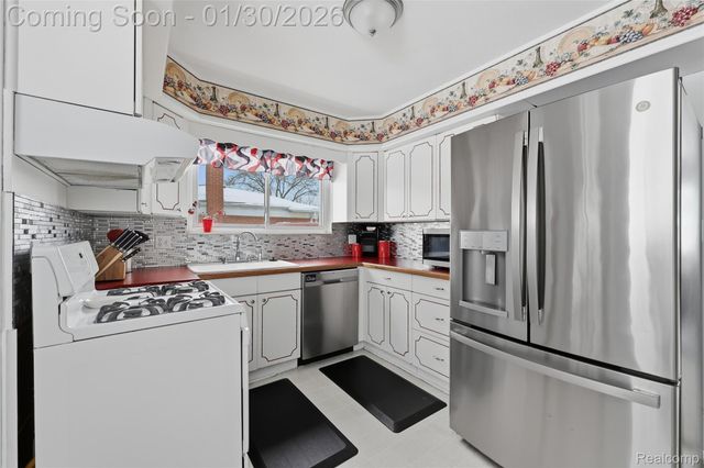 28127 Suburban Drive, Warren, MI 48088