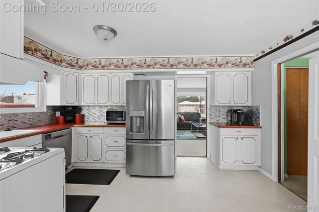 28127 Suburban Drive, Warren, MI 48088