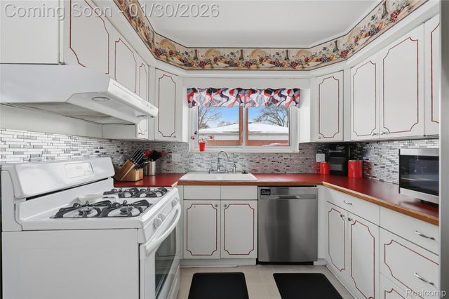 28127 Suburban Drive, Warren, MI 48088