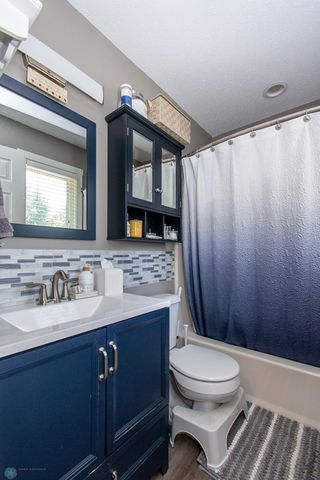 1902 23rd Avenue S, Fargo, ND 58103