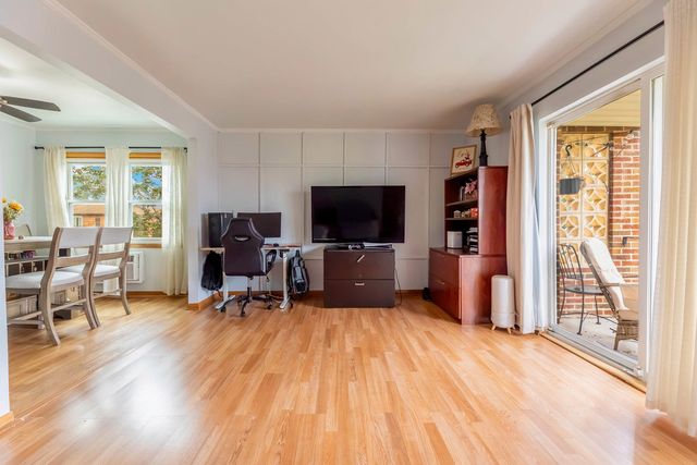 6416 W 64th Place 3A, Chicago, IL 60638