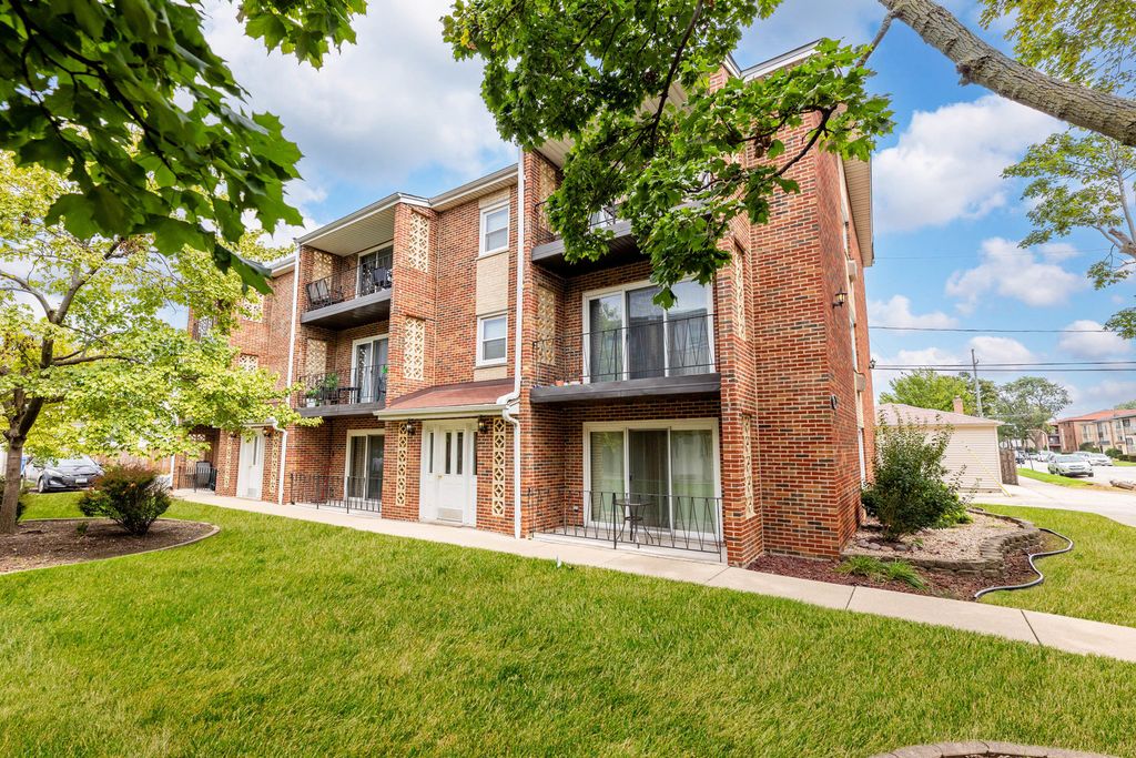 6416 W 64th Place 3A, Chicago, IL 60638