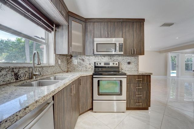 2220 NE 41st Street, Lighthouse Point, FL 33064