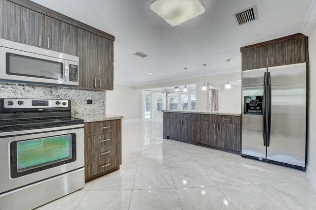 2220 NE 41st Street, Lighthouse Point, FL 33064