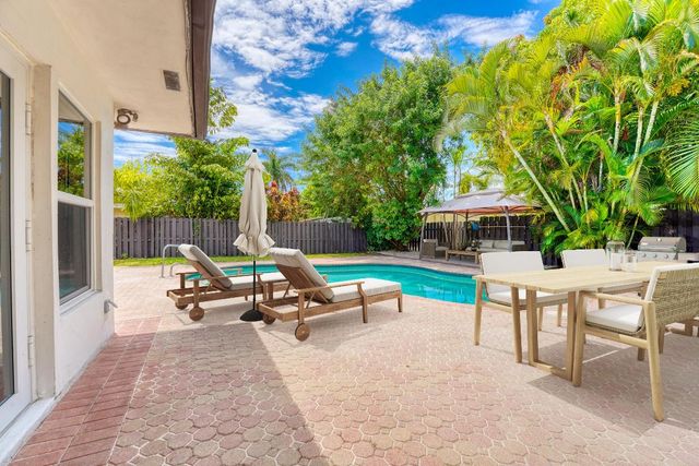 2220 NE 41st Street, Lighthouse Point, FL 33064