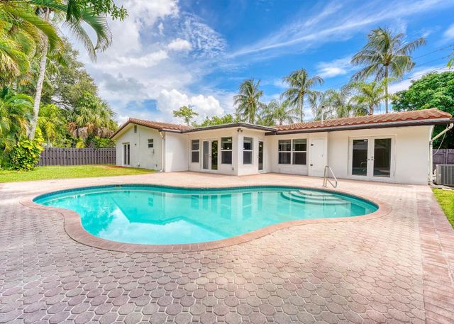 2220 NE 41st Street, Lighthouse Point, FL 33064