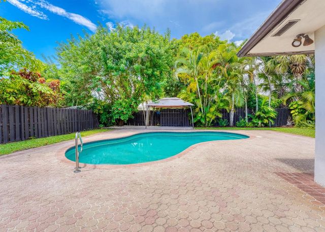 2220 NE 41st Street, Lighthouse Point, FL 33064