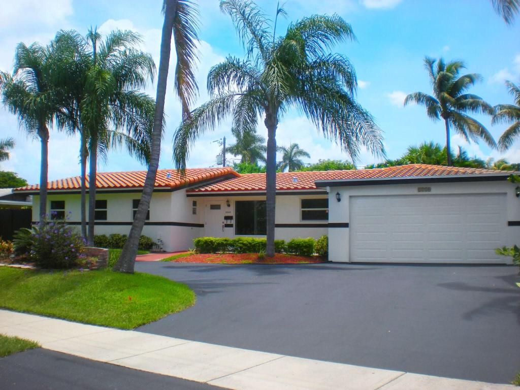 2220 NE 41st Street, Lighthouse Point, FL 33064