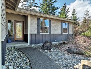 30 E Lilly Pond Lane, Shelton, WA 98584