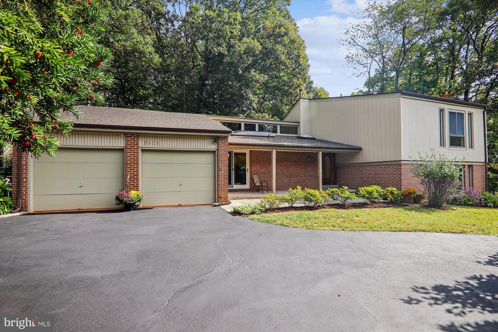 8805 HIDDEN HILL LN, Rockville, MD 20854