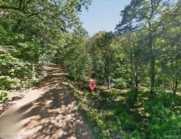 2899 Indian Lake Road, Addison Township, MI 48370