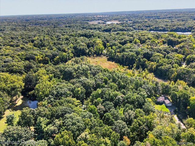 2899 Indian Lake Road, Addison Township, MI 48370
