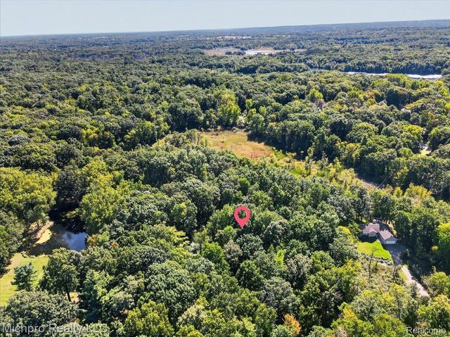 2899 Indian Lake Road, Addison Township, MI 48370