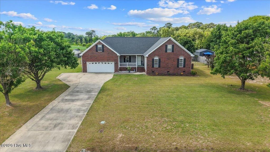 105 Pointe Drive, La Grange, NC 28551