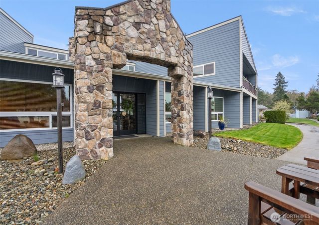 139 NE Saturn Lane, Bremerton, WA 98311