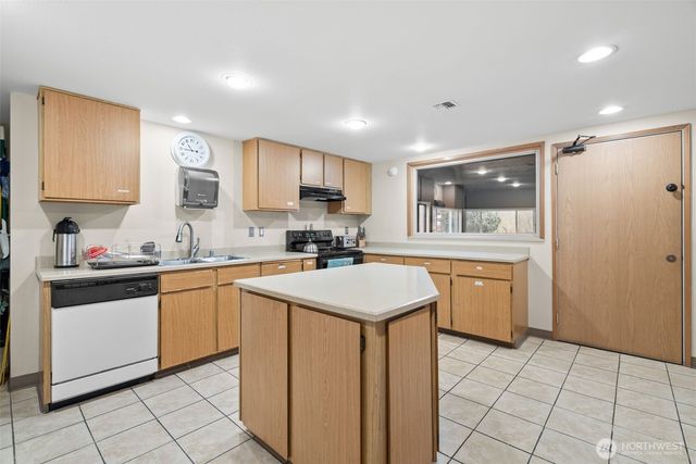 139 NE Saturn Lane, Bremerton, WA 98311