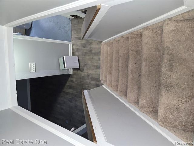 1028 E Pearl Avenue, Hazel Park, MI 48030