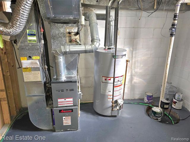 1028 E Pearl Avenue, Hazel Park, MI 48030