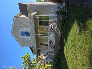 1028 E Pearl Avenue, Hazel Park, MI 48030