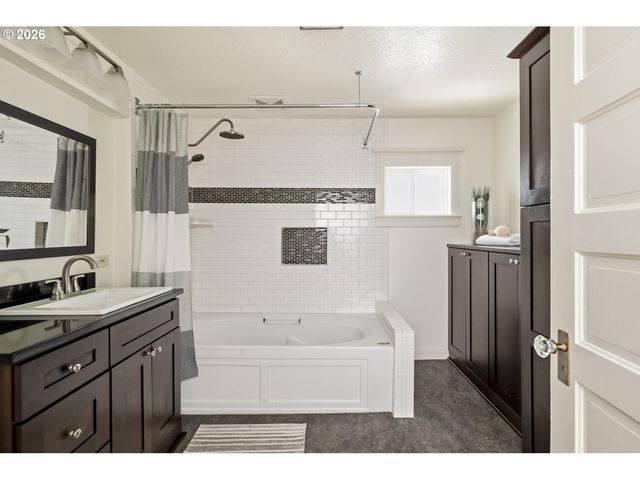 3017 Ne 12TH Ave, Portland, OR 97212