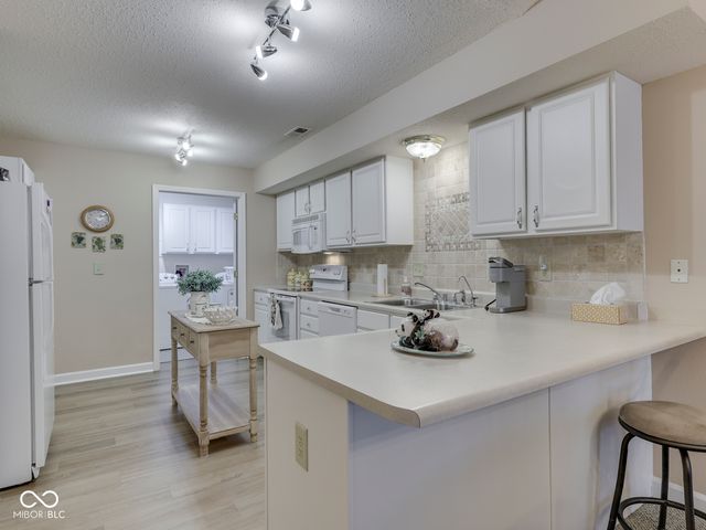 6147 Old Course Place, Indianapolis, IN 46237