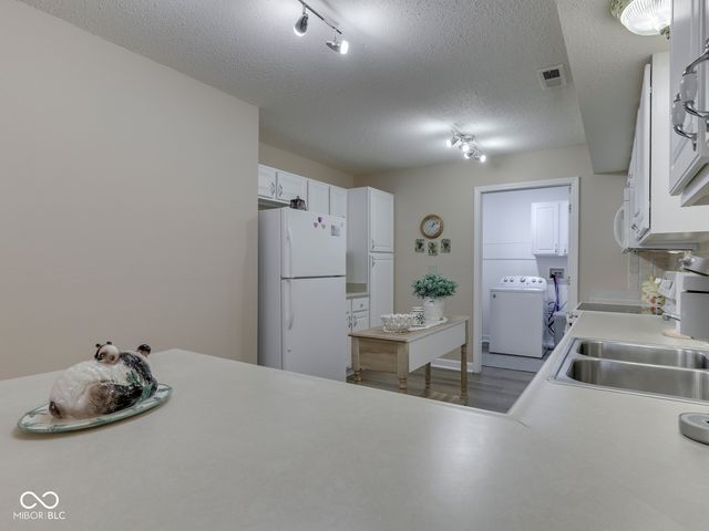 6147 Old Course Place, Indianapolis, IN 46237