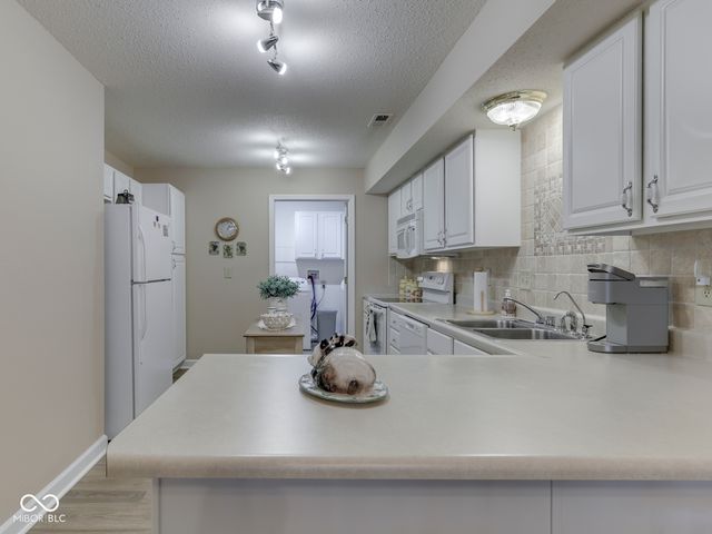 6147 Old Course Place, Indianapolis, IN 46237