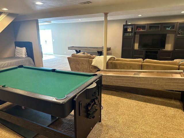 1048 Parkway Drive, Logan, OH 43138