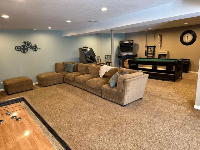 1048 Parkway Drive, Logan, OH 43138