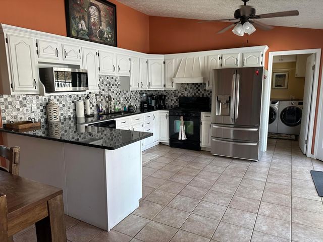 1048 Parkway Drive, Logan, OH 43138