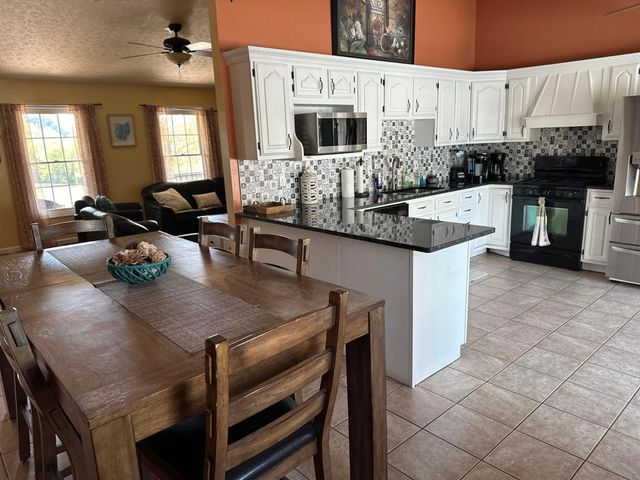 1048 Parkway Drive, Logan, OH 43138