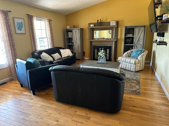 1048 Parkway Drive, Logan, OH 43138
