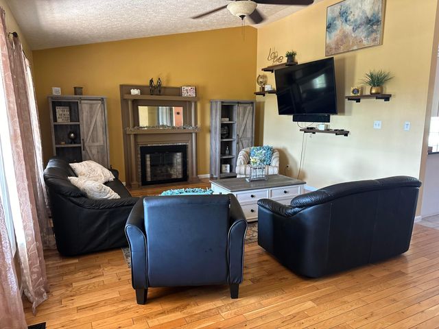 1048 Parkway Drive, Logan, OH 43138