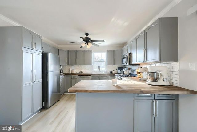 3703 WHEATLAND DR, Dover, PA 17315