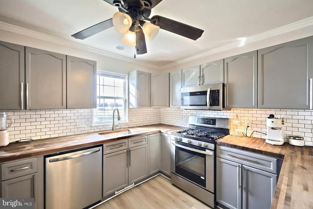 3703 WHEATLAND DR, Dover, PA 17315