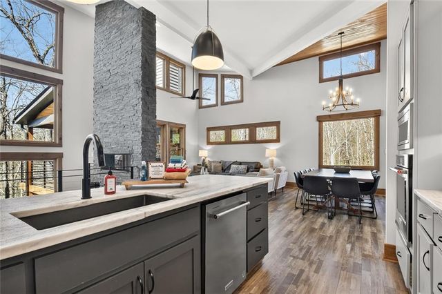 466 E Watersong Bluff, Ellijay, GA 30540