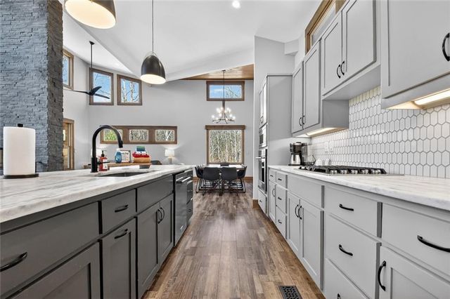 466 E Watersong Bluff, Ellijay, GA 30540
