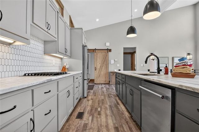 466 E Watersong Bluff, Ellijay, GA 30540