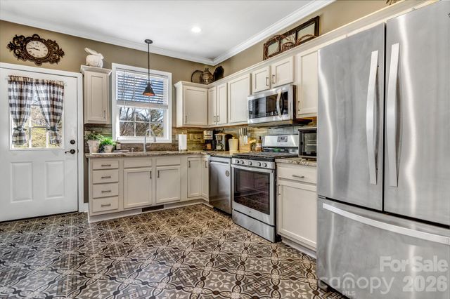 25 Union Chapel Road, Weaverville, NC 28787