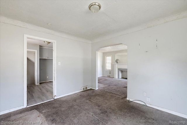 16101 Fenmore Street, Detroit, MI 48235