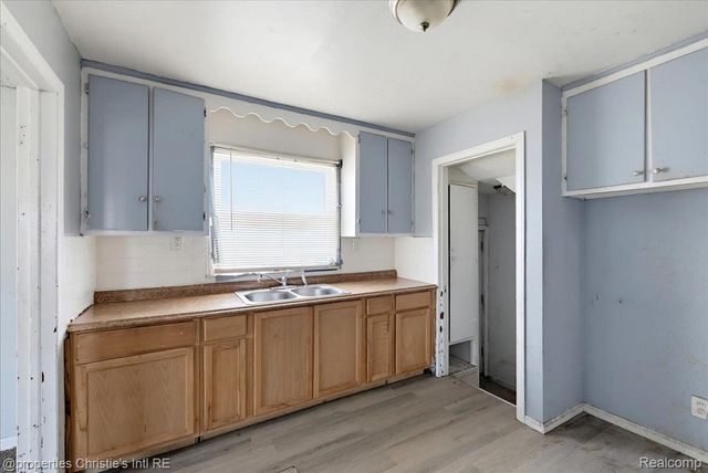 16101 Fenmore Street, Detroit, MI 48235