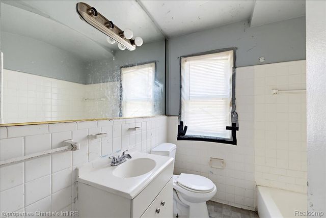 16101 Fenmore Street, Detroit, MI 48235