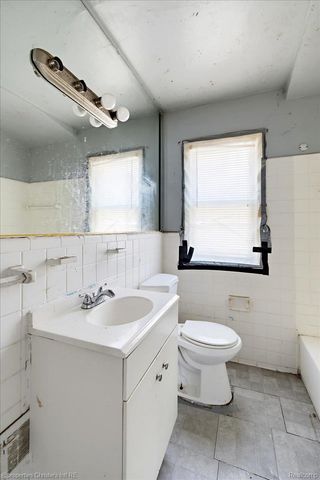 16101 Fenmore Street, Detroit, MI 48235