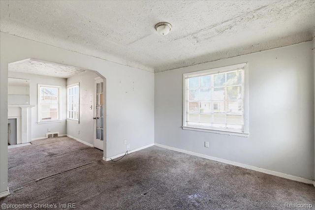 16101 Fenmore Street, Detroit, MI 48235