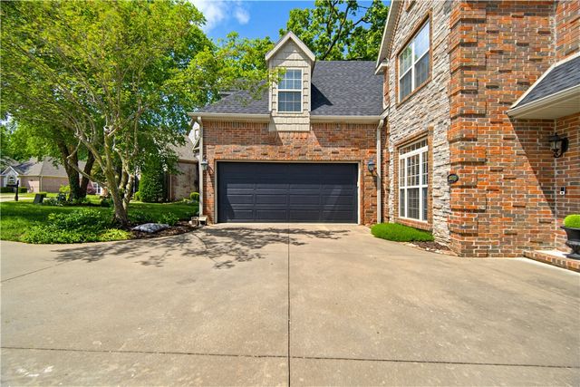 3890 E Chatsworth Road, Fayetteville, AR 72703
