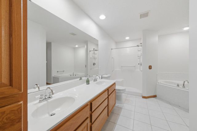 815 Wescott Square, Eagan, MN 55123