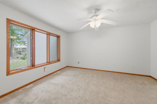 815 Wescott Square, Eagan, MN 55123