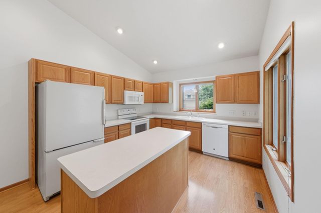 815 Wescott Square, Eagan, MN 55123